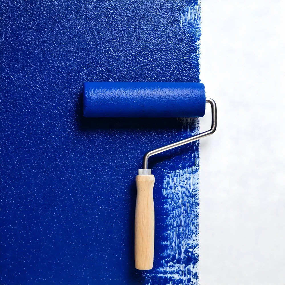 Rullo con pittura blu ad acqua - tintometro Aqua System Atria colorificio professionale Castelvetrano | Lupo Edilizia